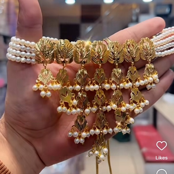 Neck - Picture 2 of 3